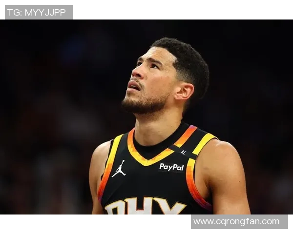 菲尼克斯太阳力克达拉斯独行侠，德文·布克26+9主导战局，艾顿两双克莱·汤普森24分难救主