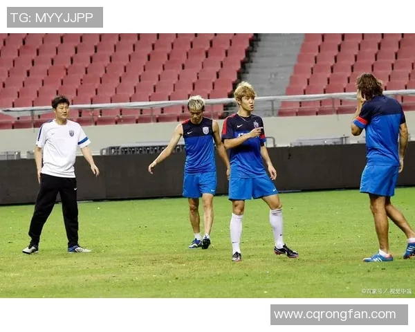 FC歧阜与水户的激烈对决展现足球魅力与团队精神的精彩瞬间 FC歧阜与水户的激烈对决展现足球魅力与团队精神的精彩瞬间